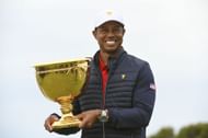 Tiger Woods poses with the trophy after winning the 2019 Presidents Cup (Image Source: Getty)